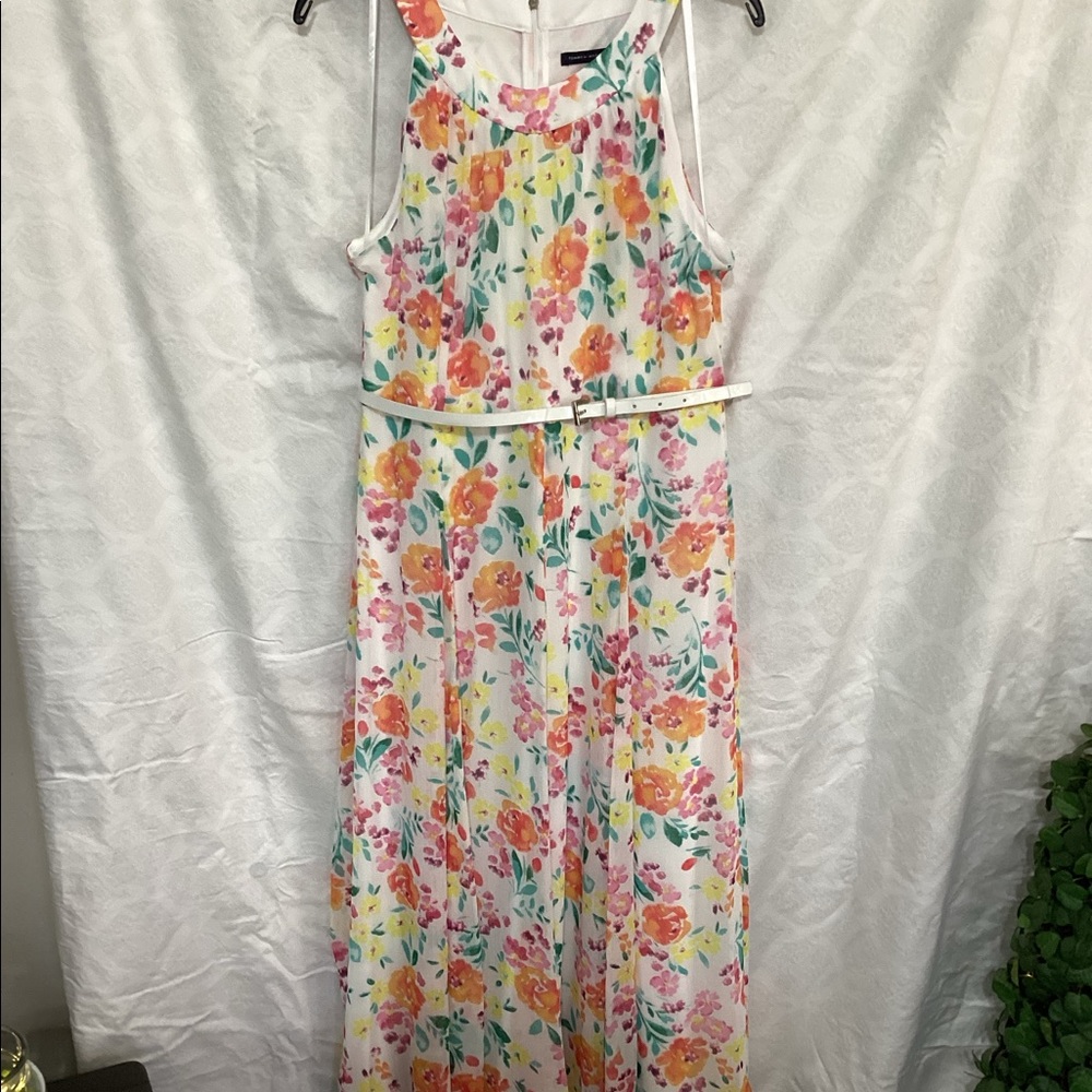 Beautiful Tommy Hilfiger Maxi Dress with a Tommy Hilfiger belt. Never been worn.